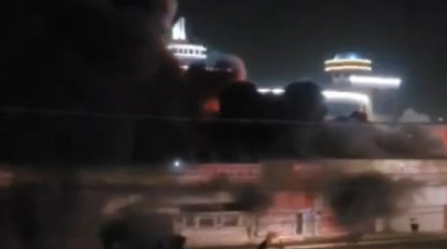 В Невинномысске ночью 27 апреля пожар уничтожил торговый комплекс