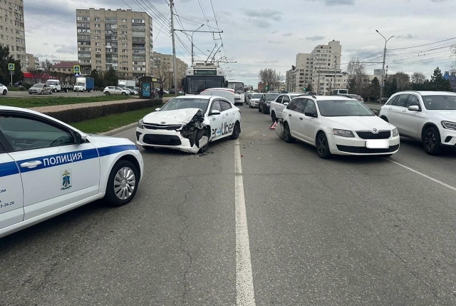 <i>В Ставрополе 19-летняя пассажирка такси получила в ДТП травму лица</i>
