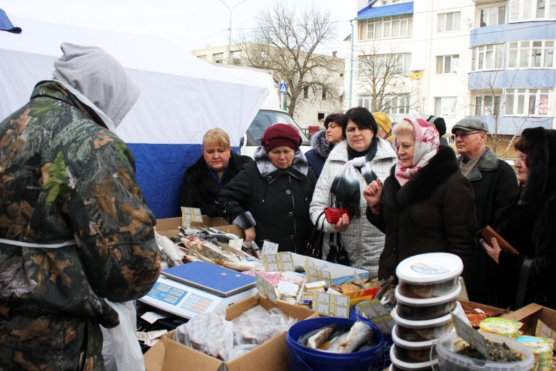 Продуктами по выгодным ценам закупились ставропольцы на ярмарке выходного дня