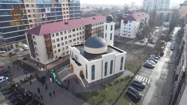 <i>Новая мечеть с медресе в Ахматовком районе Грозного</i>