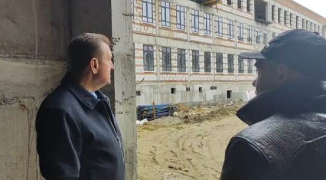 <i>В Ставрополе остеклят новую школу на 825 мест в микрорайоне «Чапаевка»</i>