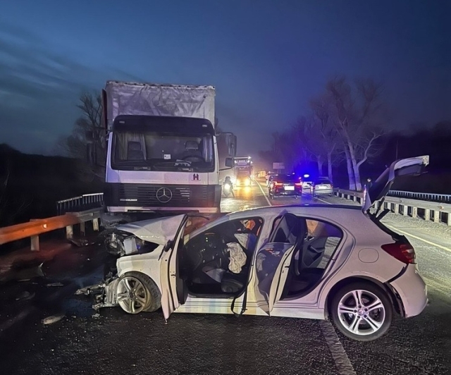 <i>В Ставрополе в тройном ДТП пострадала 39-летняя пассажирка Mercedes</i>