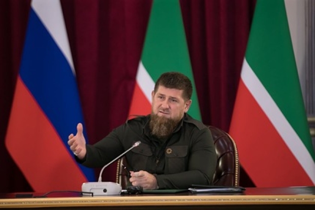 <i>Глава Чечни Кадыров объяснил высокие должности своих родственников доверием</i>