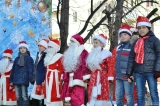 К участникам конкурсов Дедов Морозов присоединились сверстники, прибывшие на праздник из разных школ города