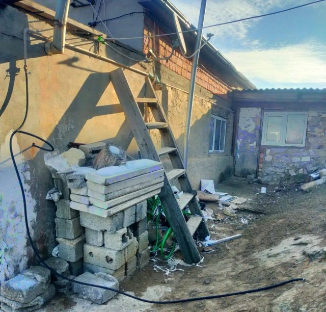 <i>В Дагестане семья из 8 человек отравилась угарным газом, среди них 4 детей</i>