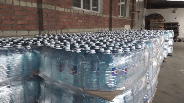 <i>Из Карачаево-Черкесии направили 20 тонн питьевой воды жителям Орска</i>