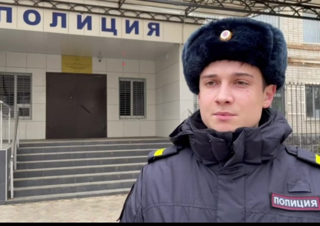 <i>В Буденновске сержант полиции Михаил Дёмин спас семью от отравления угарным газом</i>