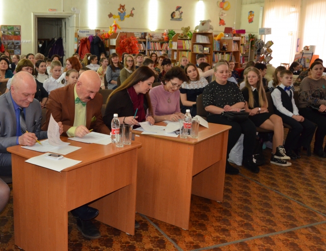 <i>Оценивало выступления на VI Всероссийском конкурсе юных чтецов в Ставрополе авторитетное жюри</i>
