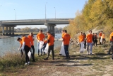 Волонтеры очистили от мусора территорию близ реки Кубань