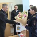 Владимир Владимиров вручил цветы потерявшей туфельку на параде ставропольской Золушке