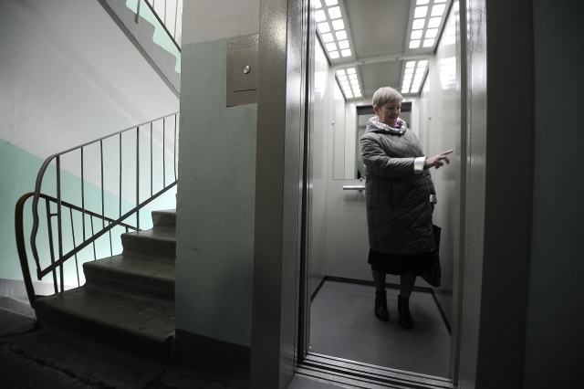 <i>На Ставрополье за 2023 год в МКД установят 40 новых лифтов</i>