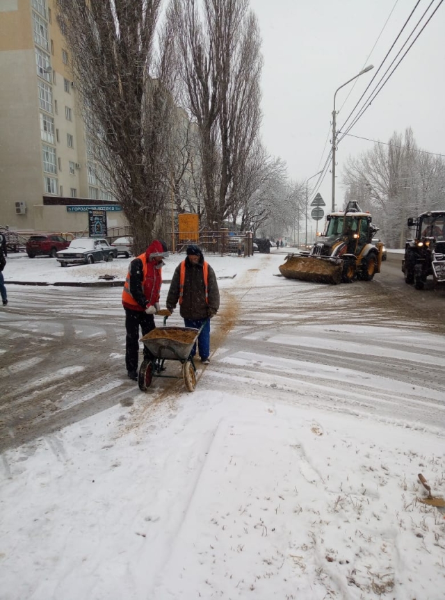 <i>В Ставрополе в ожидании ухудшения погоды на все маршруты выставили спецтехнику</i>