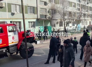 В Махачкале возник крупный пожар в многоэтажке на улице Лаптиева