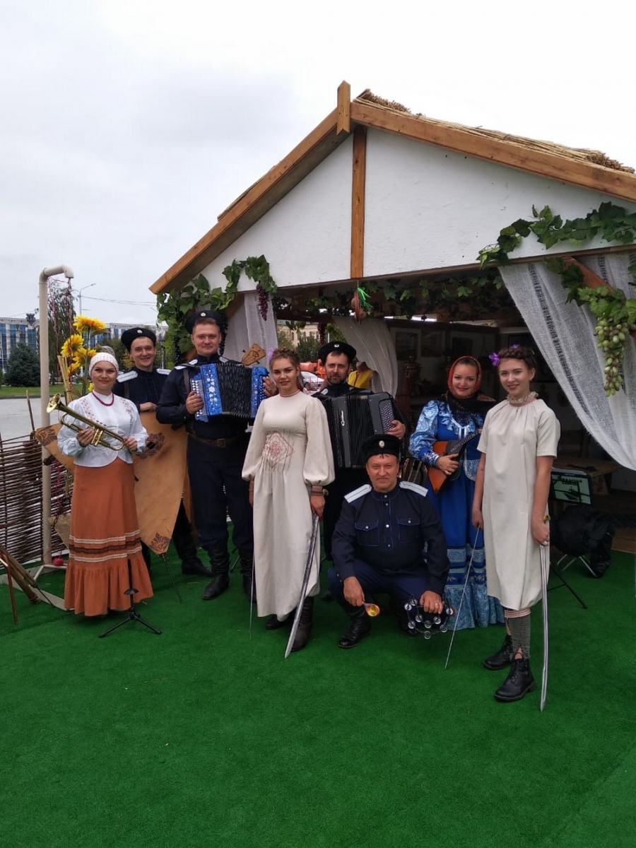 Казаки и казачки Изобильненского горокруга представили Ставропольский край на фестивале в Грозном