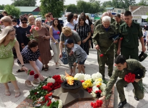 Казаки и представители национально-культурных организаций Ставрополья приняли участие в Дне памяти и скорби