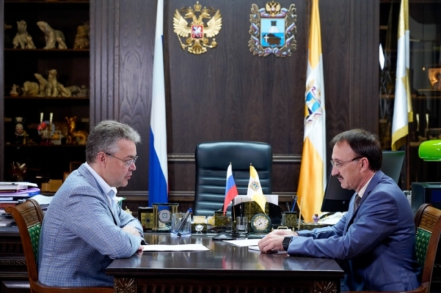 <i>Губернатор принял отставку министра образования Ставрополья</i>