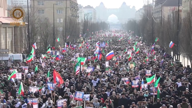 <i>В Грозном устроили шествие в поддержку выборов Президента РФ</i>