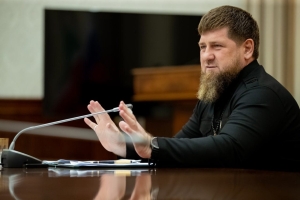 Кадыров пригрозил увольнениями чиновникам с незнающими чеченского языка детьми