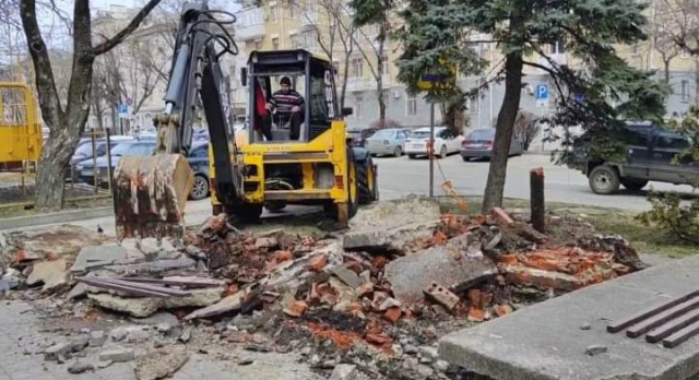 <i>Мэр Ставрополя показал старт преображения площадки на ул. Артема и Морозова</i>