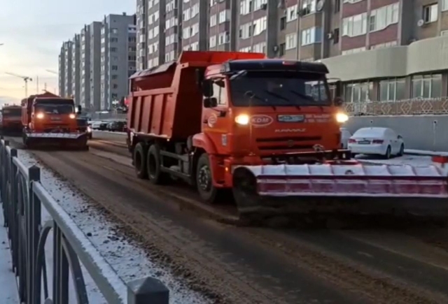 <i>В Ставрополе на уборке снега занято более 80 спецмашин</i>