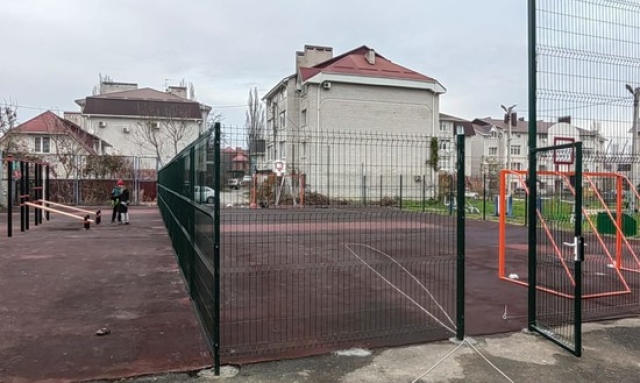 <i>В Ставрополе провели реновацию спортплощадки по просьбе жителей</i>