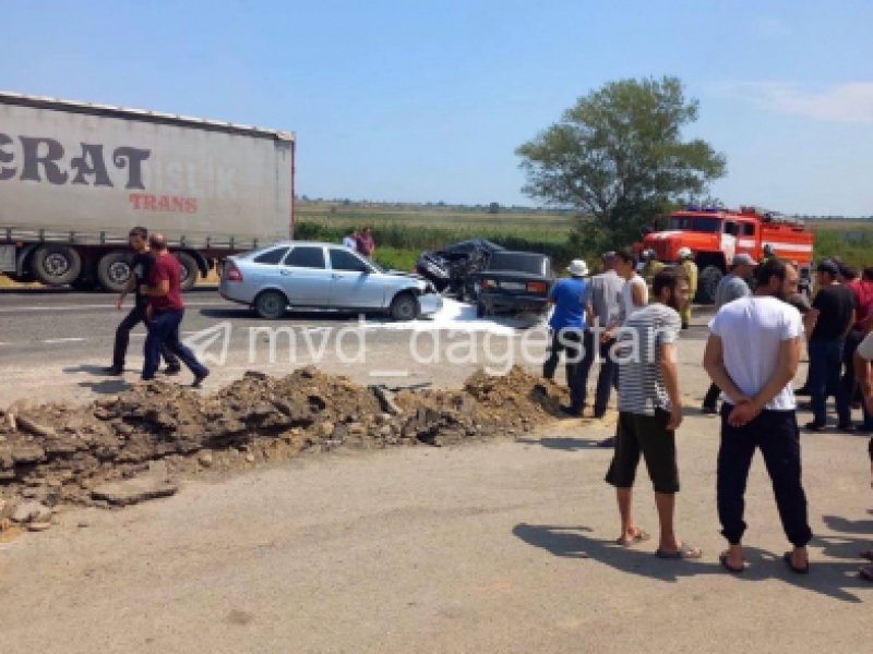 В Дагестане произошло ДТП с участием грузового «Мерседеса»
