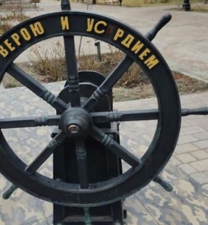 В Невинномысске вандалы испортили памятный знак морякам накануне 23 февраля