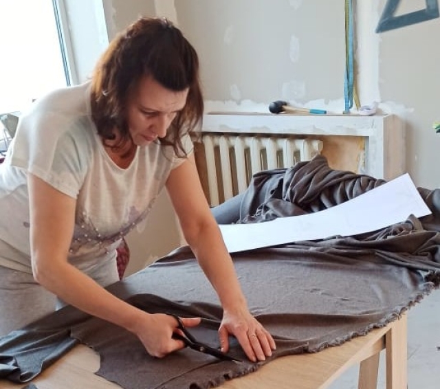 <i>Швея в Ставрополе наладила пошив нательного белья для мобилизованных</i>