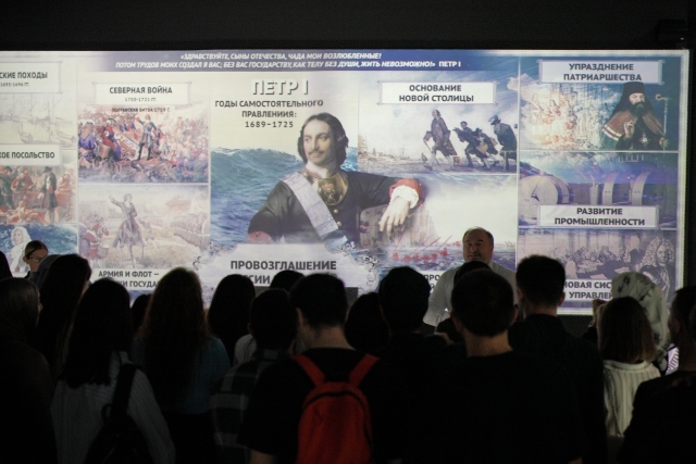 <i>В Историческом парке Махачкалы покажут «30 картин из жизни Петра Великого»</i>