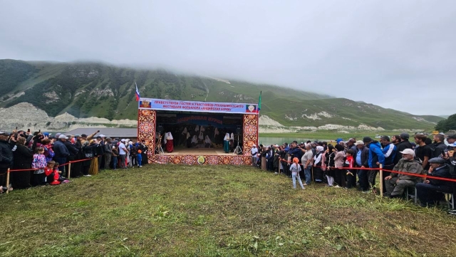 <i>В Ботлихском районе Дагестана провели фестиваль «Андийская бурка»</i>