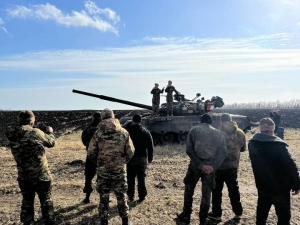 «Казачки Кавказа» из Ессентуков спели для бойцов на танках в зоне СВО