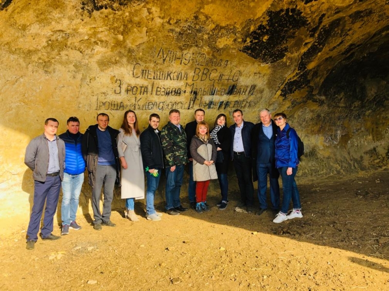 Стену пещеры в Кисловодске обработают антивандальным составом