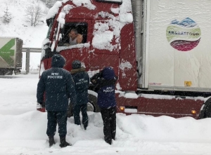 МЧС: Трасса Владикавказ-Ларс закрыта для проезда большегрузов