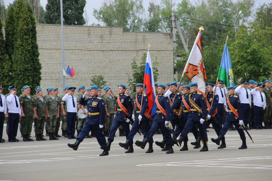 Казаки Ставропольского округа поздравляют десантников с Днем ВДВ