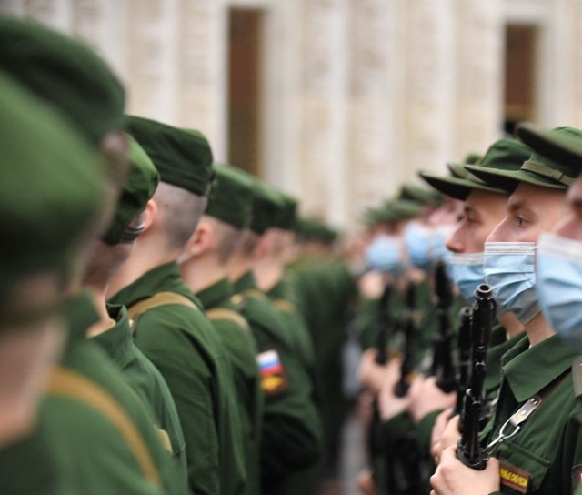 <i>На Ставрополье призывники могут получить консультацию в военной прокуратуре</i>