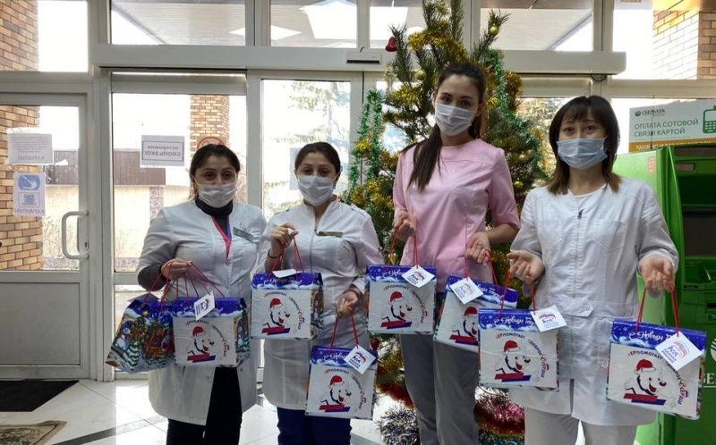 В Железноводске дети врачей получили подарки от губернатора