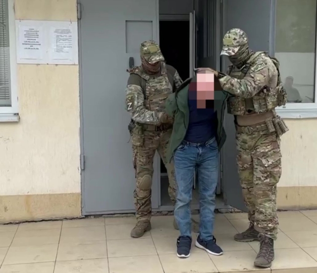 <i>ФСБ опубликовала видео задержания на Ставрополье неонациста из «Азова»*</i>