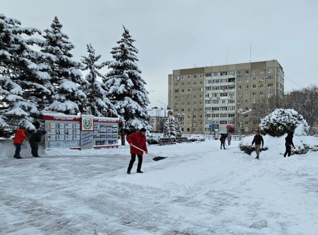 <i>Руководителям УК и организаций Невинномысска напомнили о необходимости убрать снег</i>
