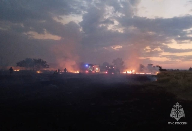 <i>В Кабардино-Балкарии огнеборцы за сутки ликвидировали 35 очагов ландшафтных пожаров</i>