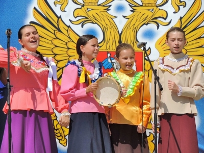 Казаки и активисты национально-культурных организаций Ставрополья присоединились к празднованию Дня государственного флага России