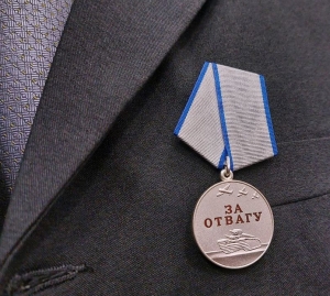Глава Ессентуков торжественно вручил участнику СВО медаль «За отвагу»