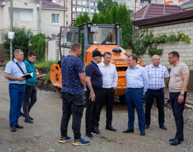 <i>Мэр Ставрополя оценил качество ремонта дорог на Зеленой Роще</i>