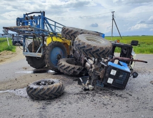 В Георгиевске лихач на «девятке» протаранил трактор «Беларус»