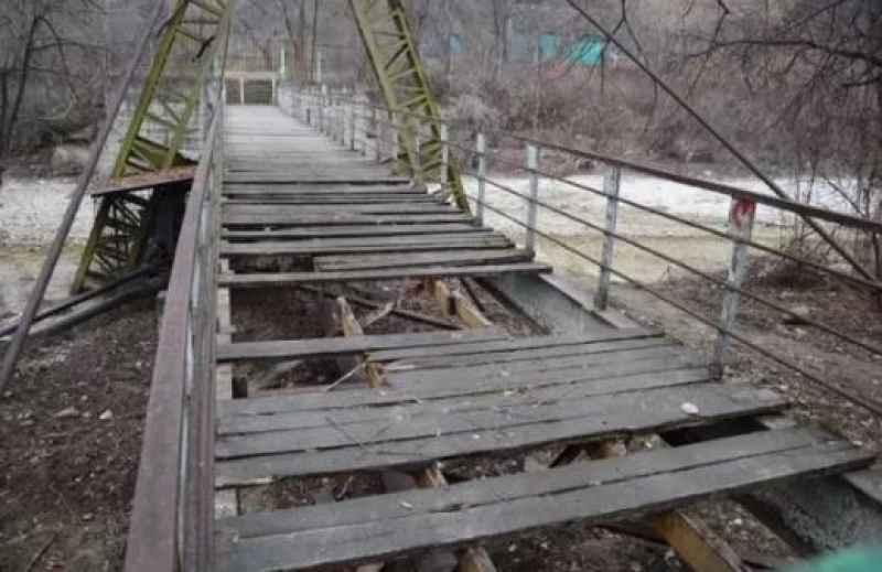 Власти в Нальчике закрыли аварийный мост