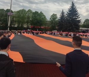 Школьники Ессентуков накануне 9 мая провели праздничный флешмоб