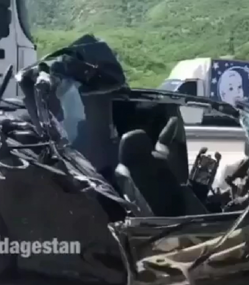 В «Toyota Camry» под управлением несовершеннолетнего из Махачкалы погибли двое детей