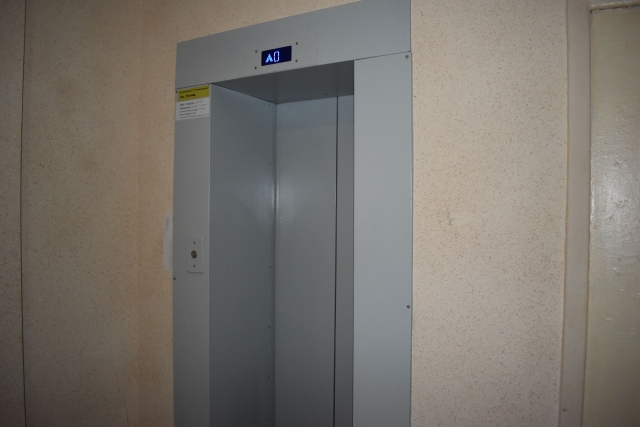 <i>Во Владикавказе непригодные лифты заменят за 819 млн рублей</i>