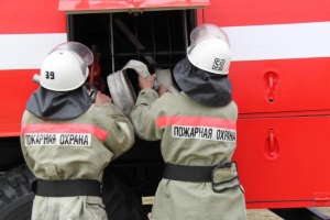 Двое человек тяжело пострадали во время пожара с обрушением кровли в Ставрополе