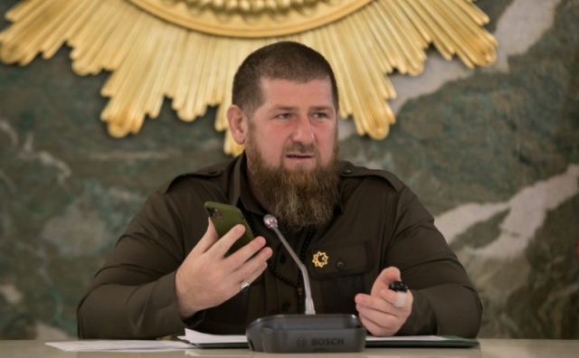 <i>Кадыров сообщил о набирающем силу добровольческом движении для отправки на Донбасс</i>