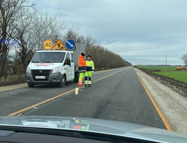 <i>Дорожники завершают капремонт участка дороги в 8,5 км в Новоалександровском округе</i>